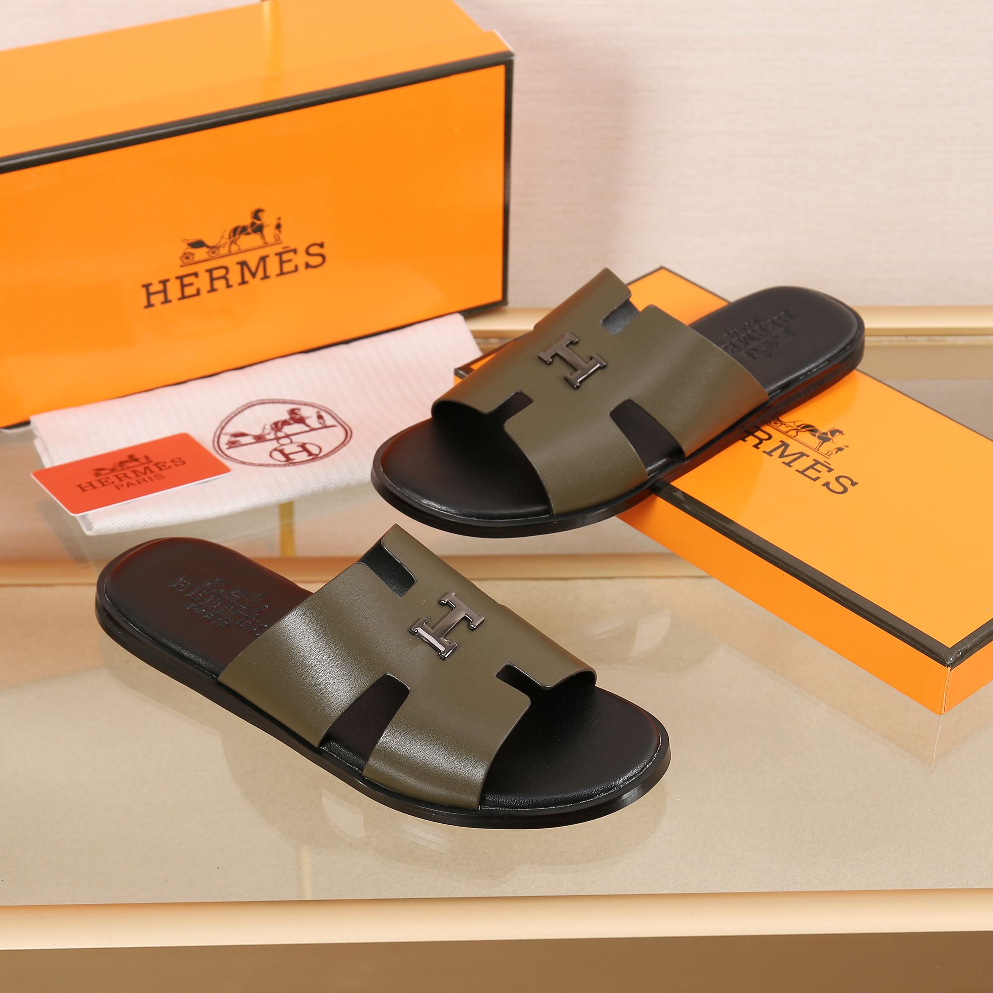 Hermes Slipper Lzmir in Black