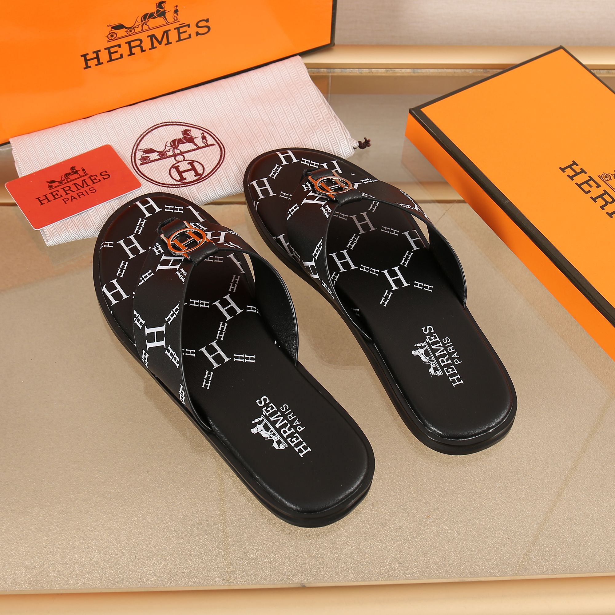 Hermes Slipper Lzmir in Black