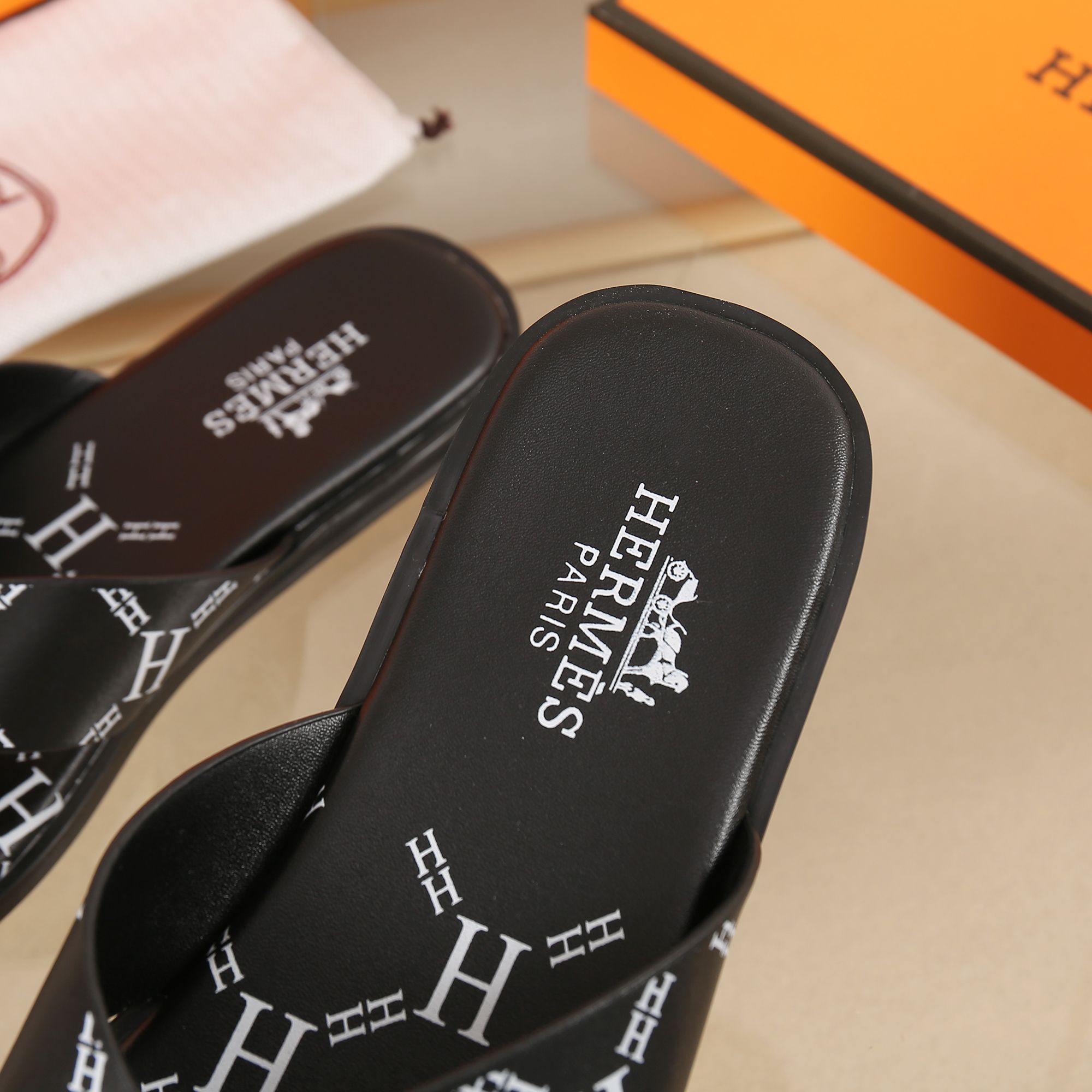 Hermes Slipper Lzmir in Black