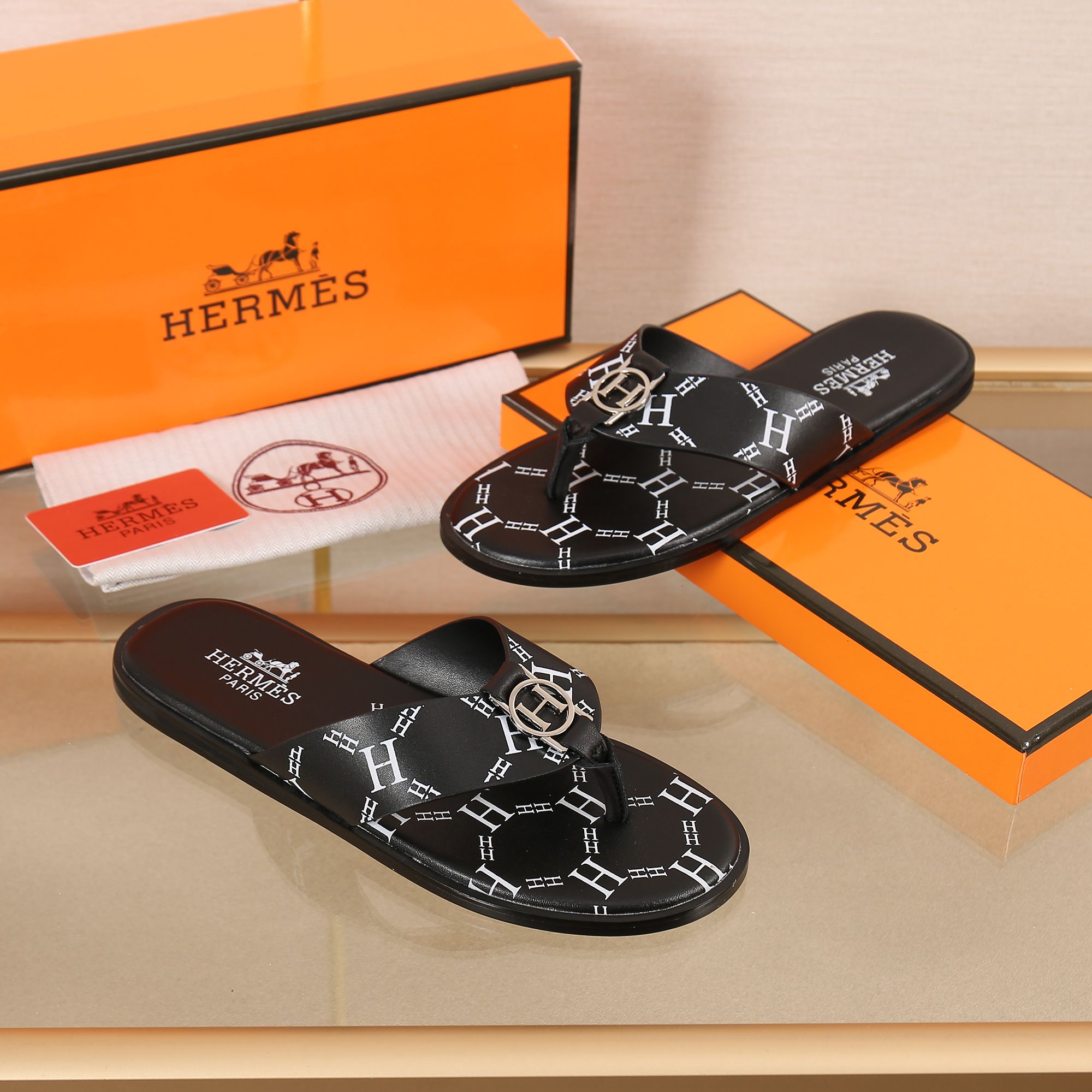 Hermes Slipper Lzmir in Black