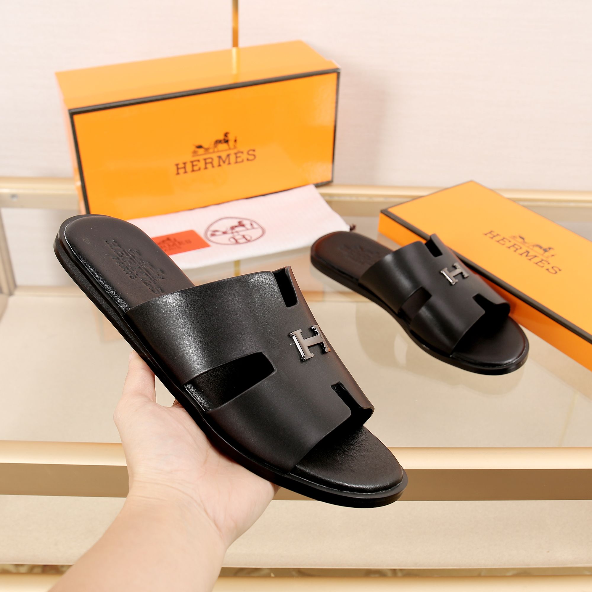 Hermes Slipper Lzmir in Black