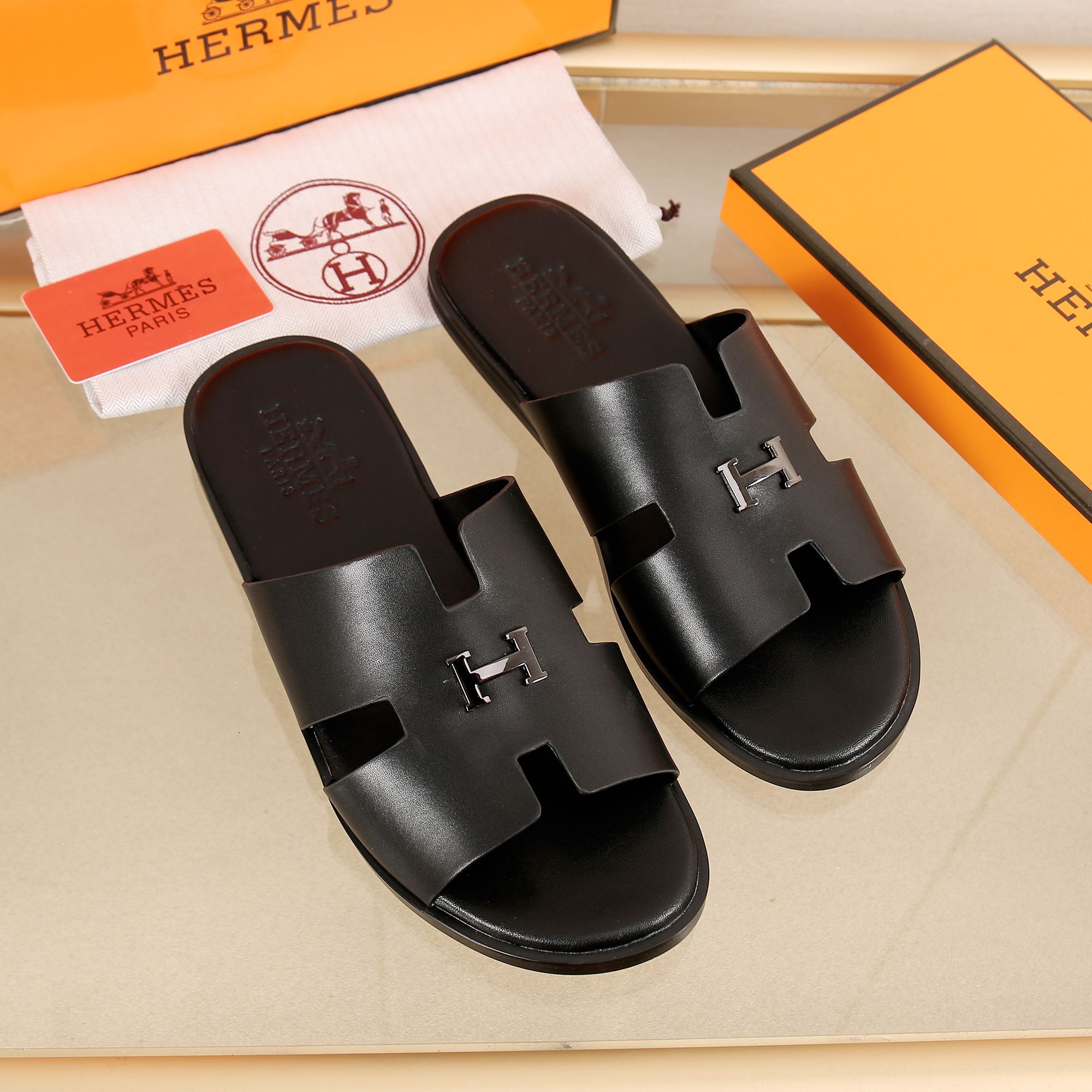 Hermes Slipper Lzmir in Black