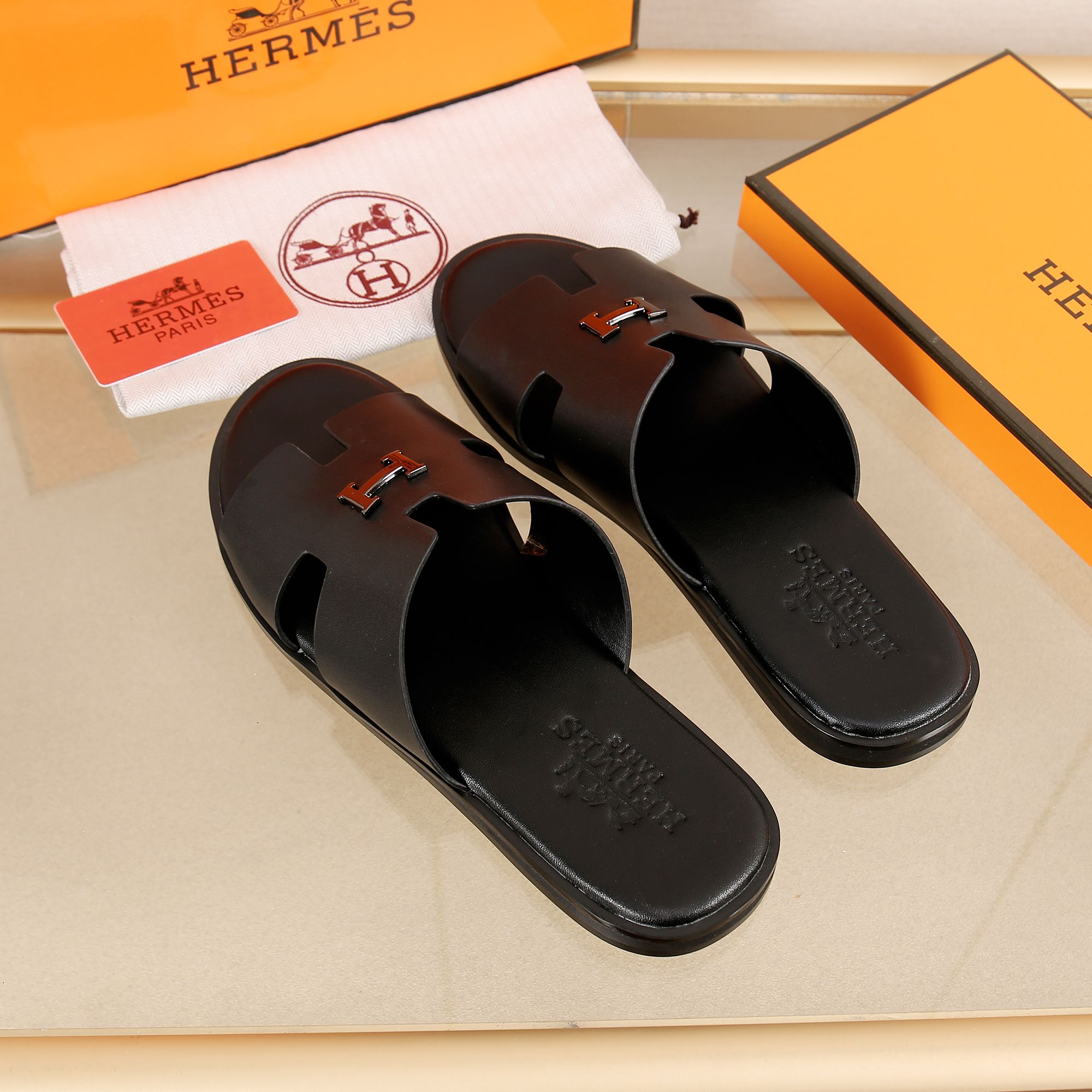 Hermes Slipper Lzmir in Black