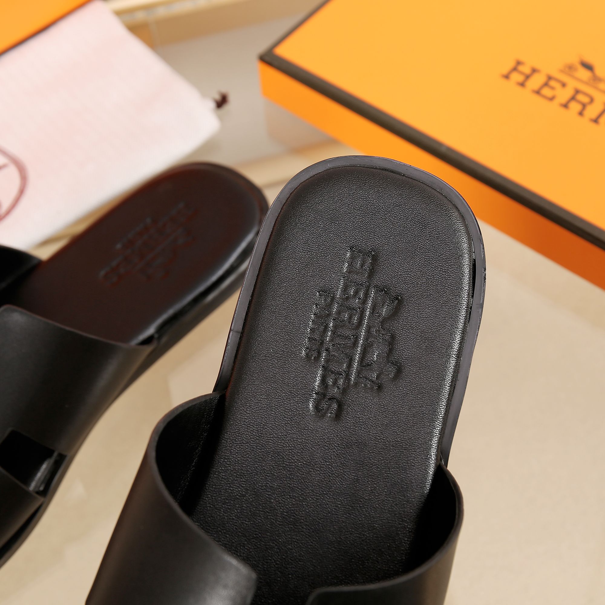 Hermes Slipper Lzmir in Black