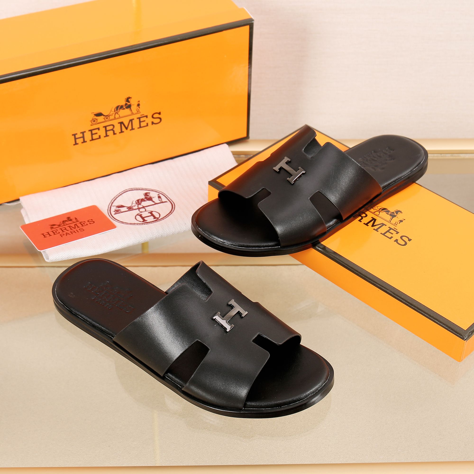 Hermes Slipper Lzmir in Black