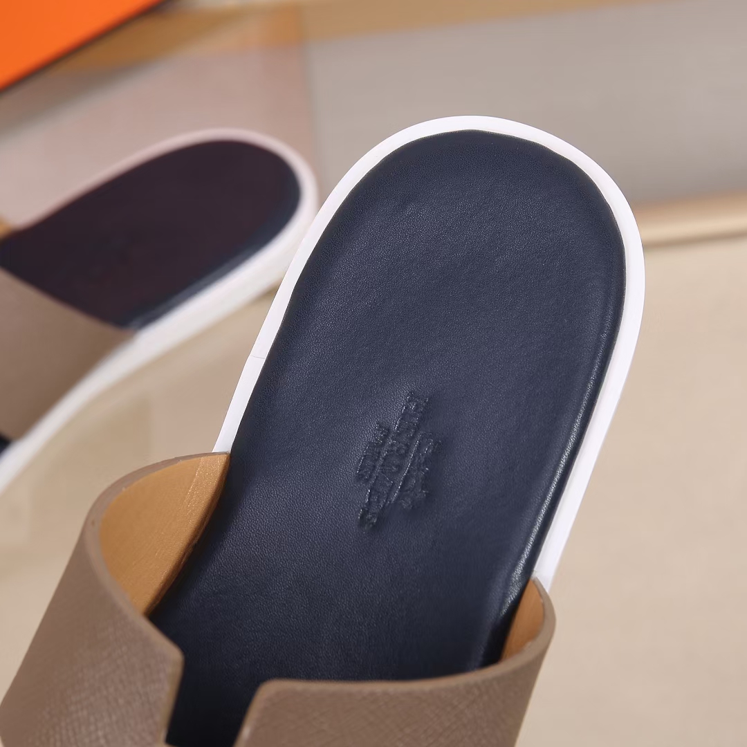 Hermes Slipper Lzmir in Black