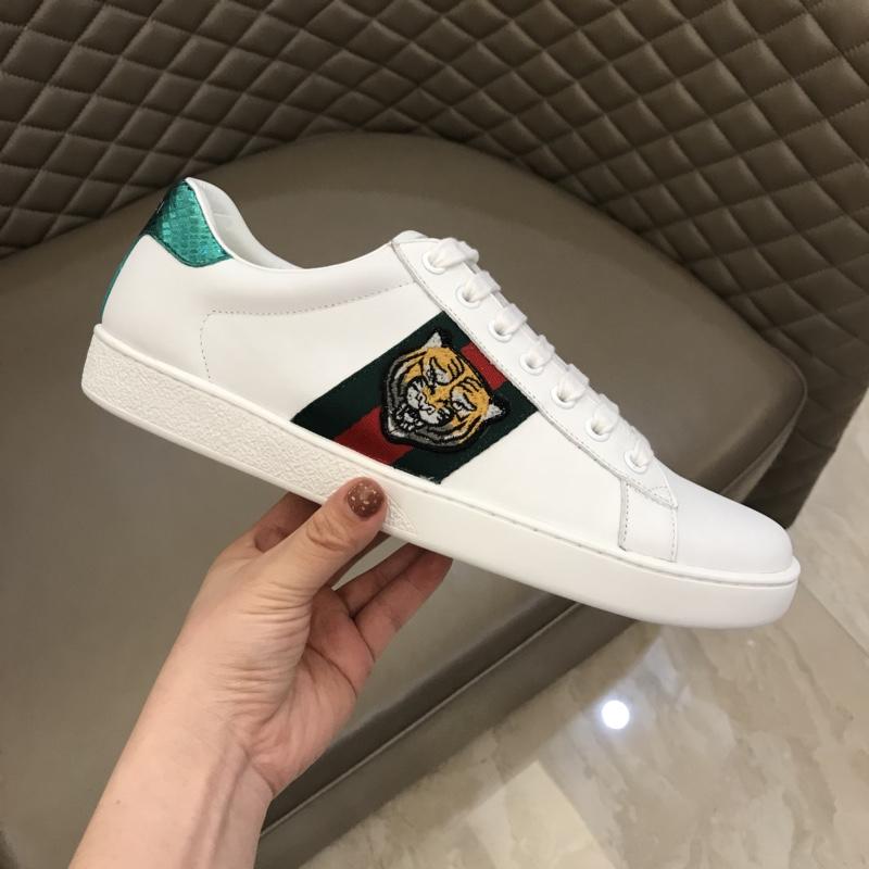 Gucci Sneakers White and tiger embroidery with white sole MS02203