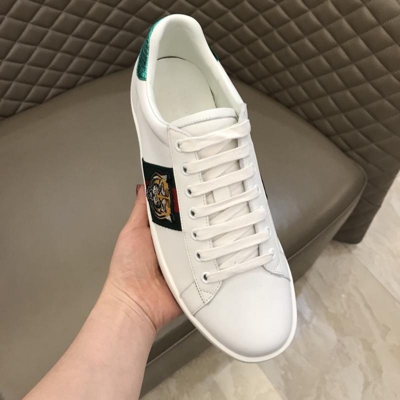 Gucci Sneakers White and tiger embroidery with white sole MS02203