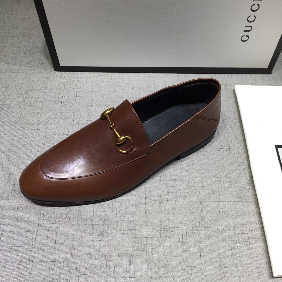 Gucci Brown Bright leather Perfect Quality Loafers With Golden Buckle MS07605
