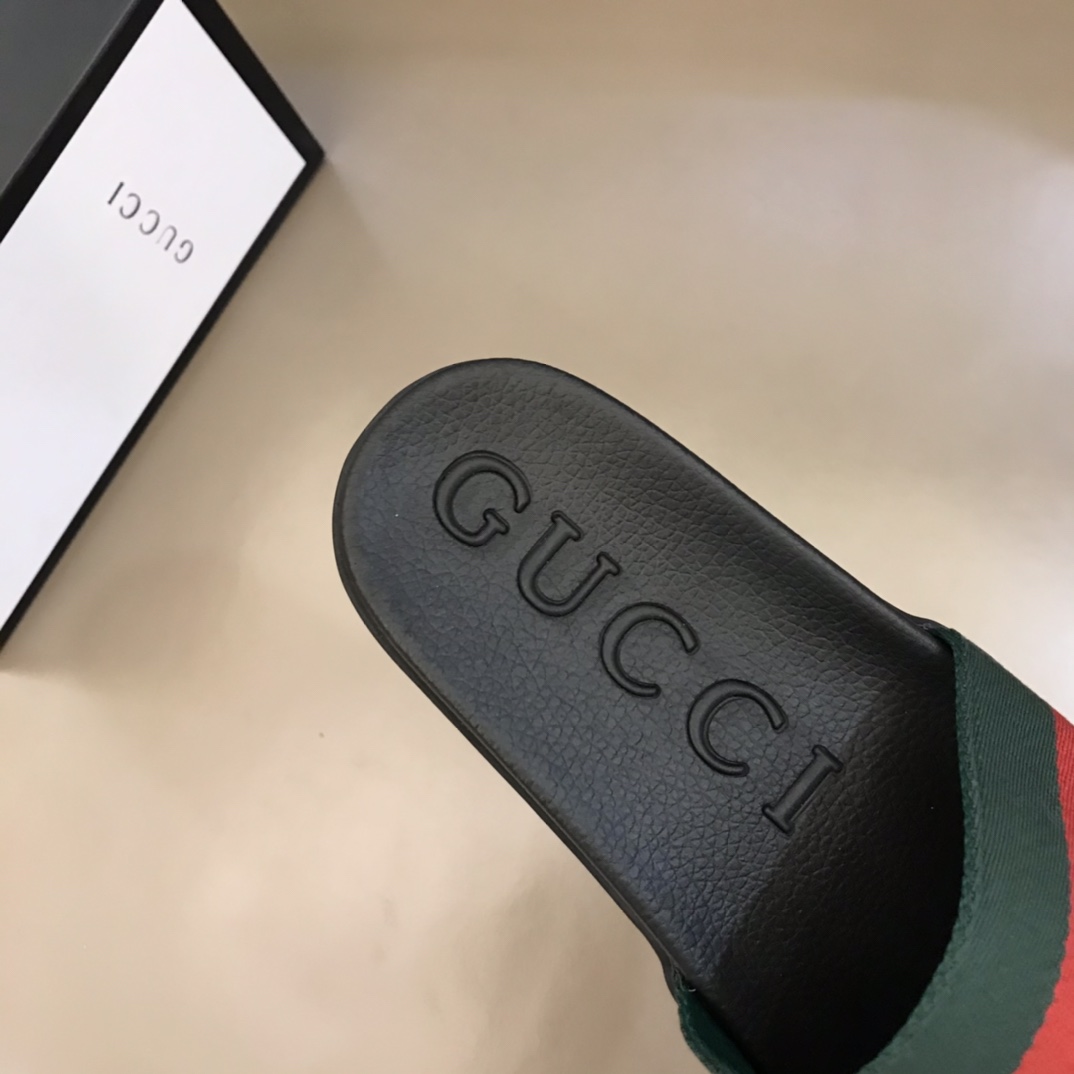 Gucci Slipper in Black with Green and Red