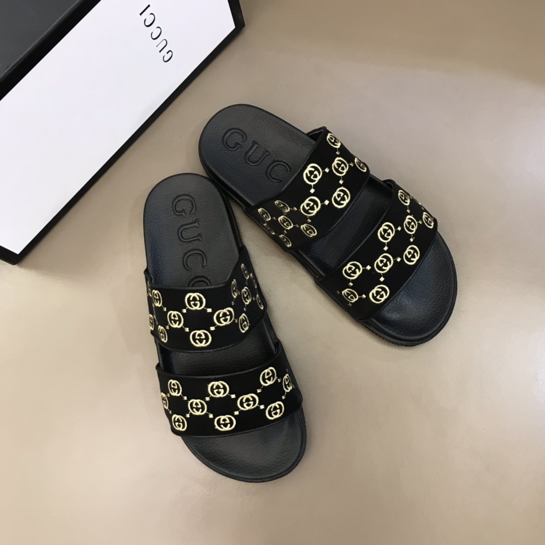 Gucci Slipper in Black with Brown Logo