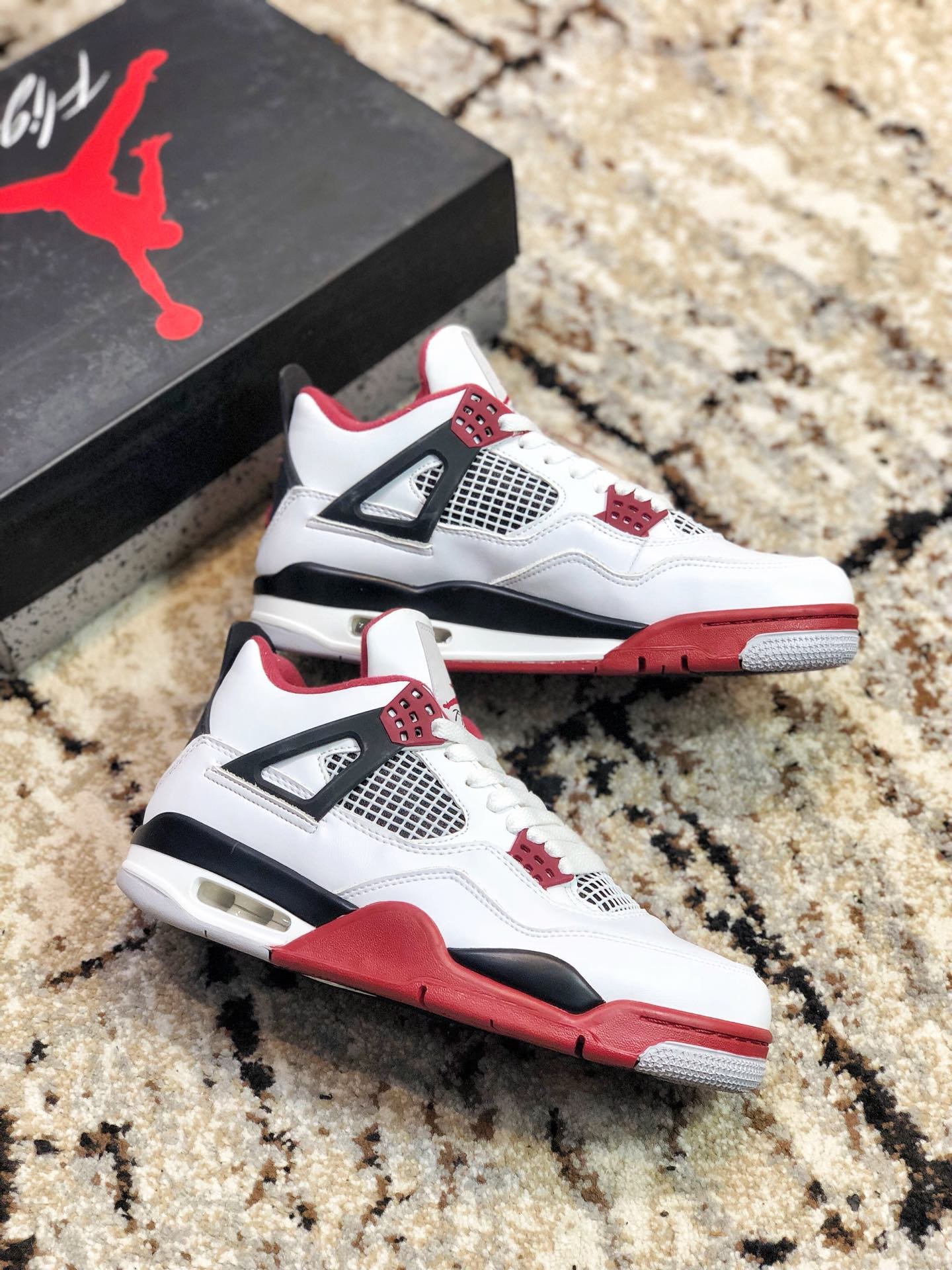 High Quality Air Jordan IV Retro-002 Fashion Design With Clean And Simple Surface