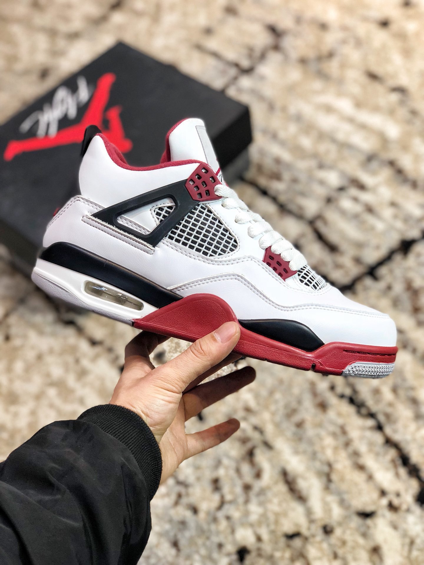 High Quality Air Jordan IV Retro-002 Fashion Design With Clean And Simple Surface