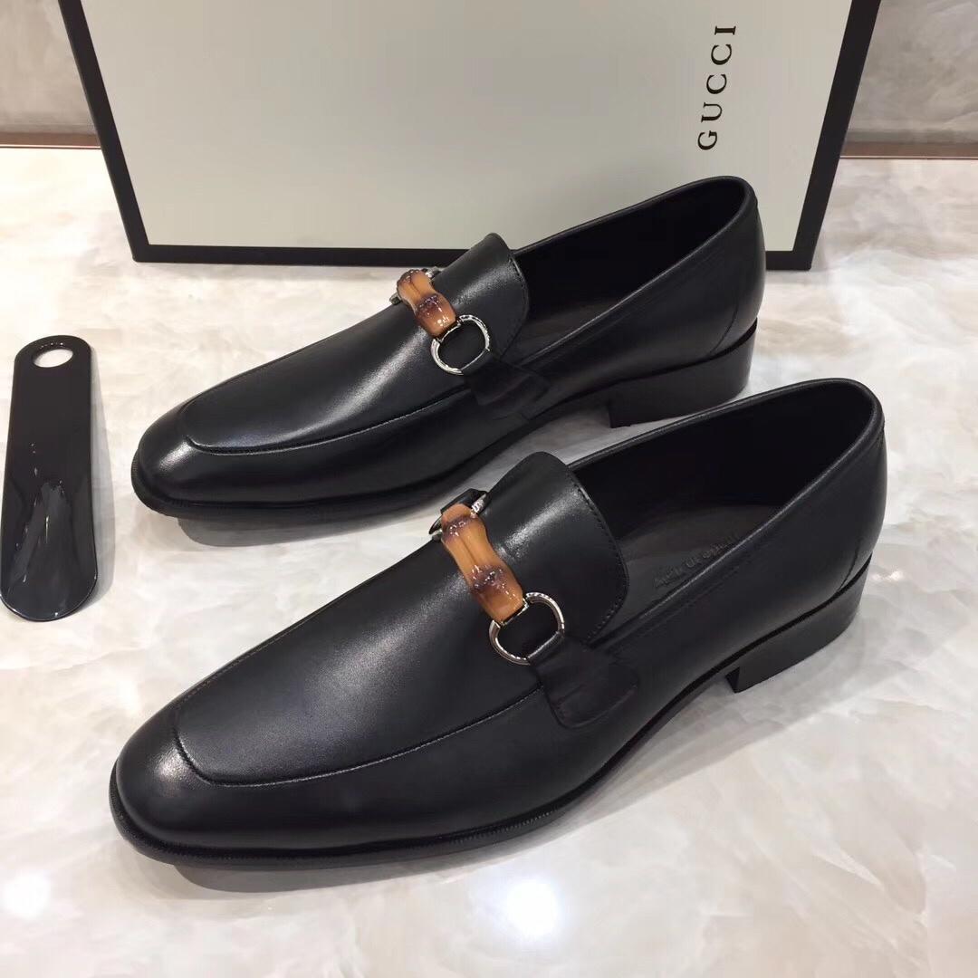 Gucci Black Leather loafer With Golden Buckle MS07569