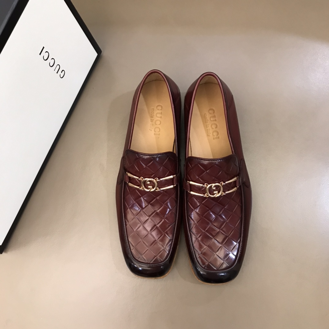 Gucci Dress Shoe in Red