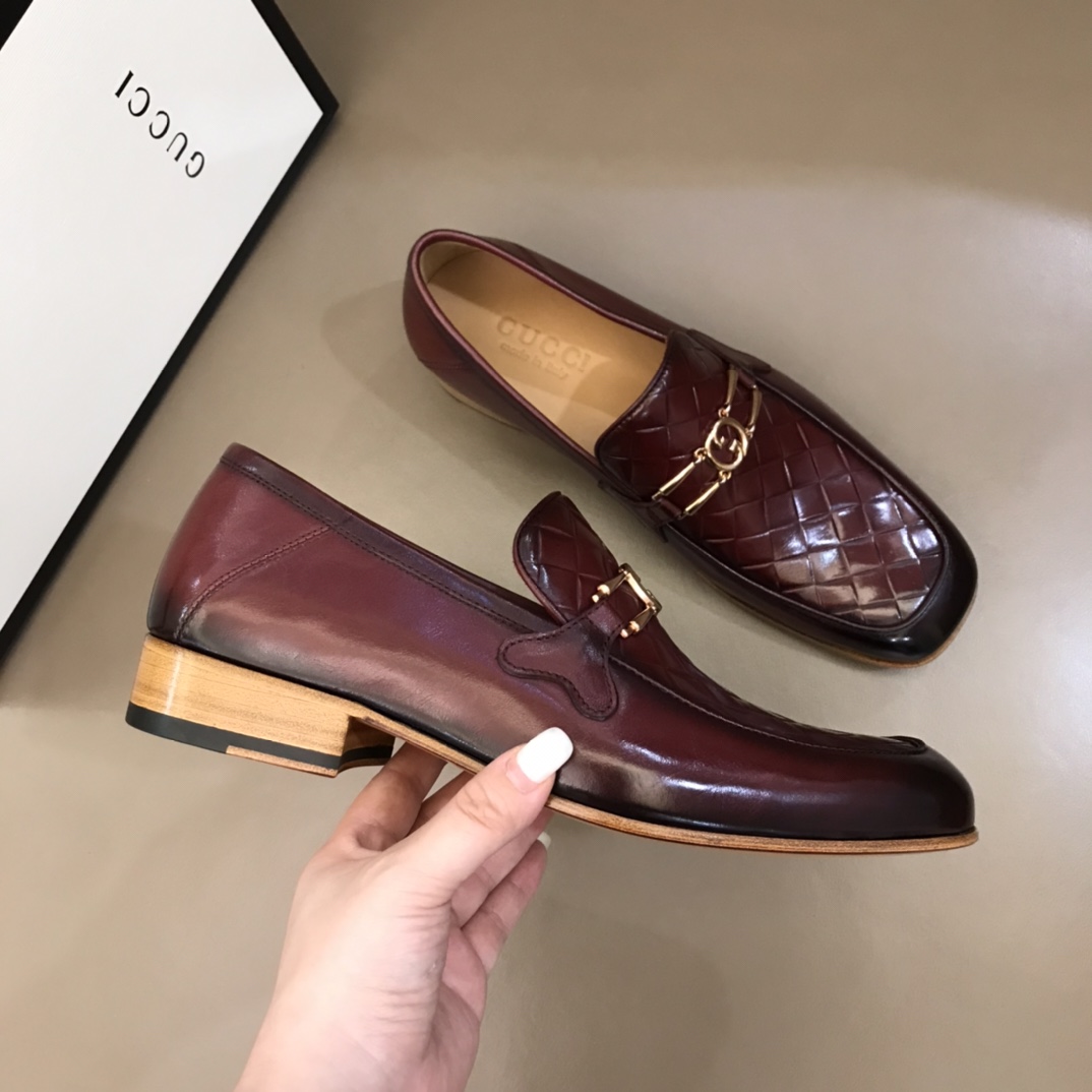 Gucci Dress Shoe in Red