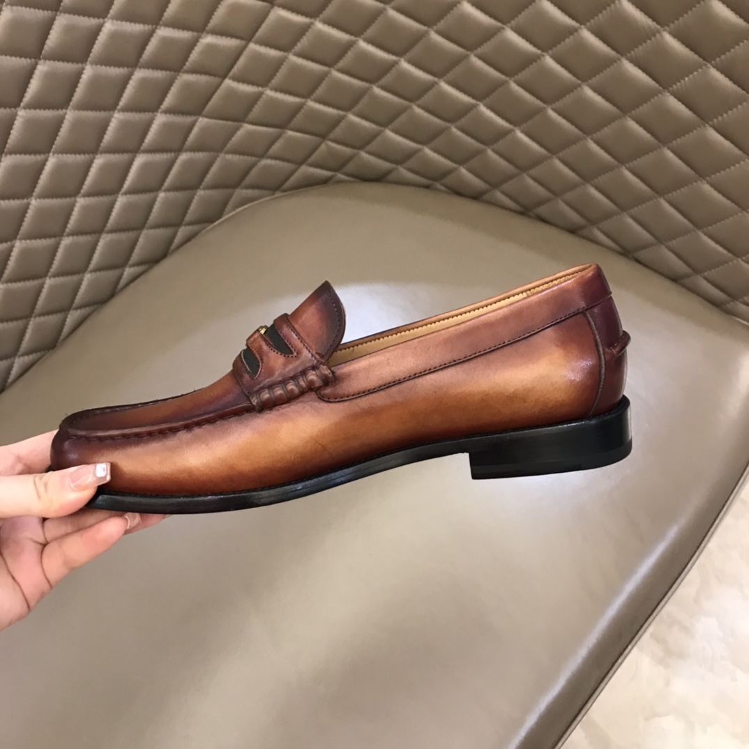 Gucci Dress Shoe in Brown