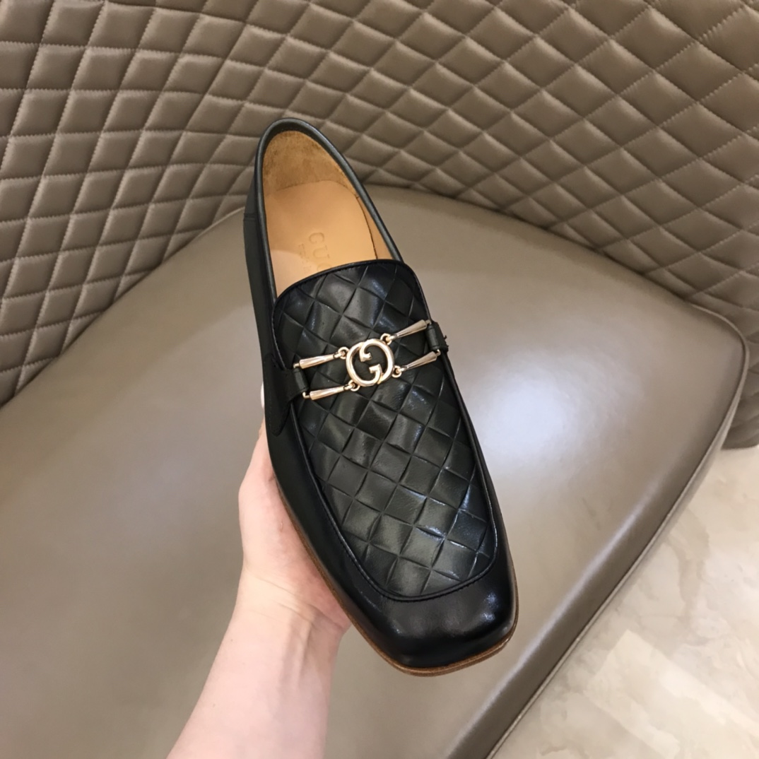 Gucci Dress Shoe in Black