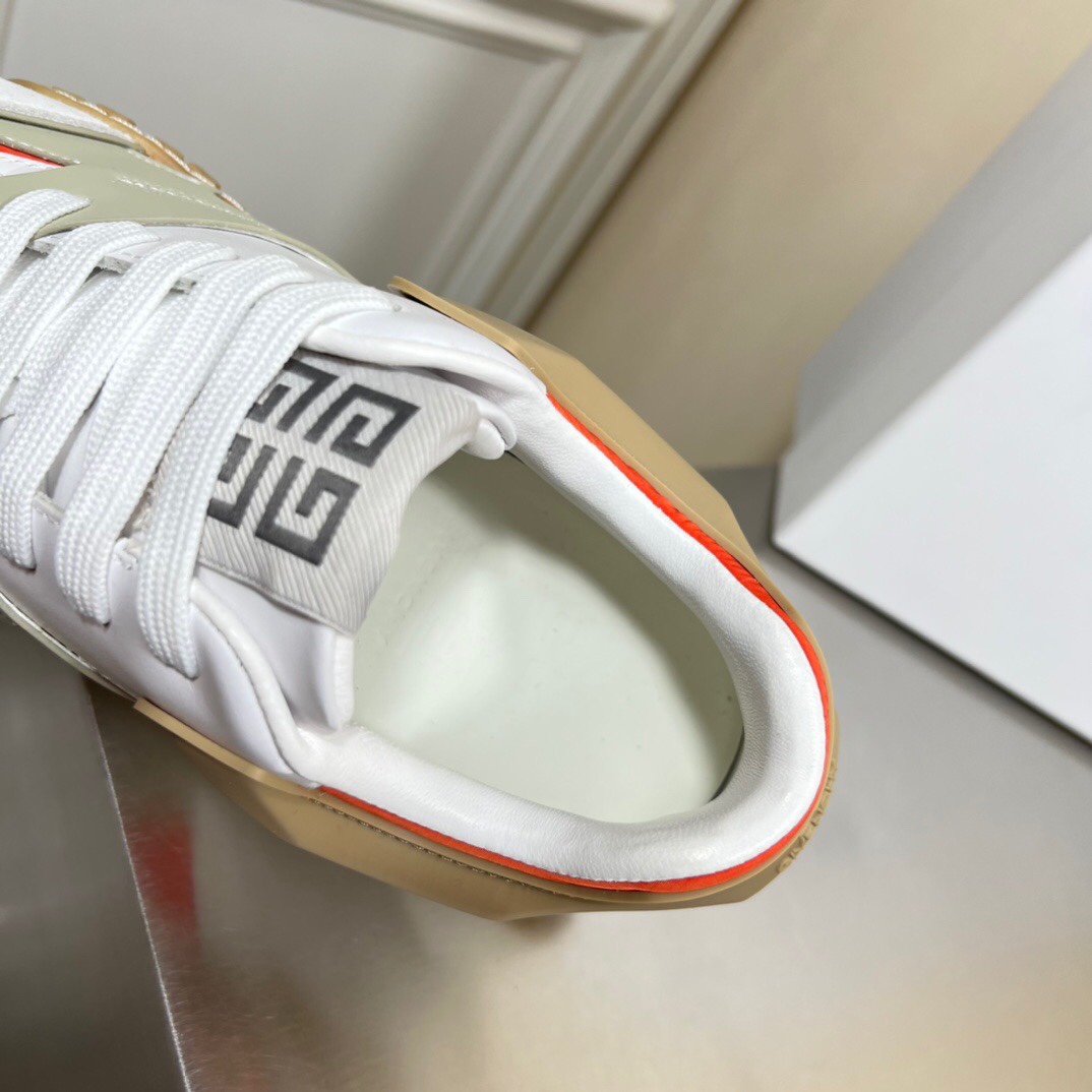 Givenchy Sneaker Spectre Low in White with Orange