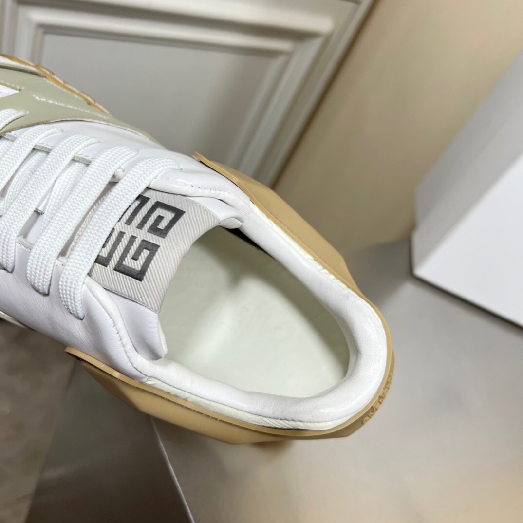 Givenchy Sneaker Spectre Low in White with Brown