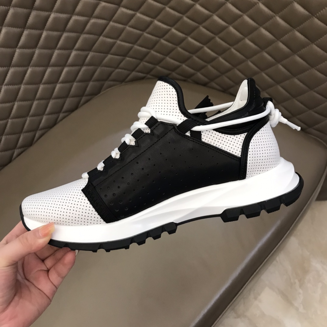 Givenchy Sneaker Spectre in White with Black