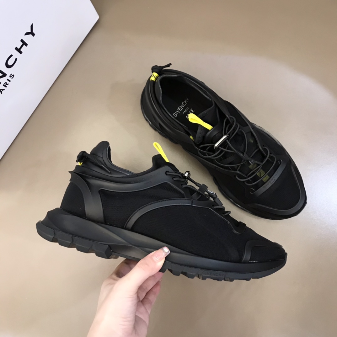 Givenchy Sneaker Spectre in Black