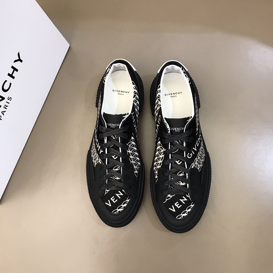 Givenchy Sneaker Rrban Street in Black with White