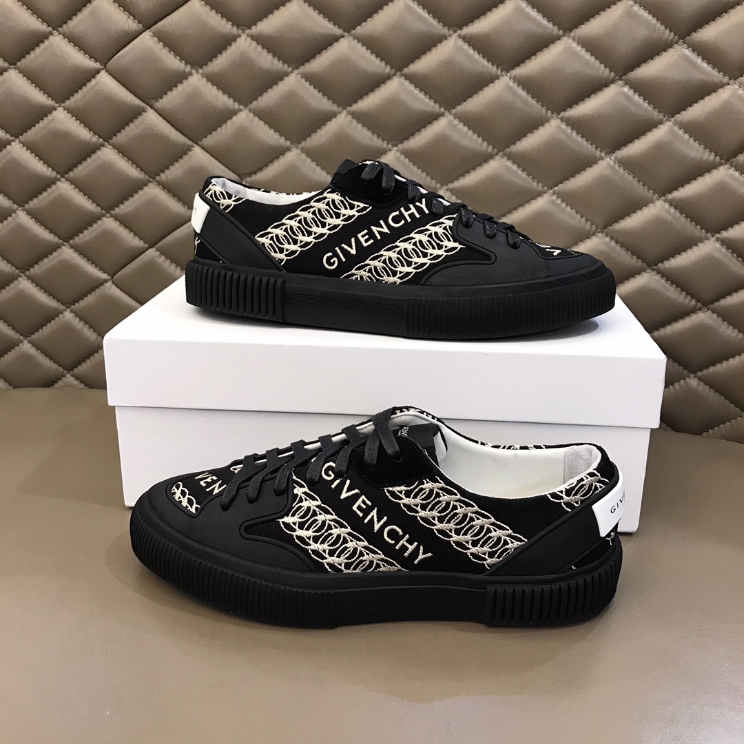 Givenchy Sneaker Rrban Street in Black with White