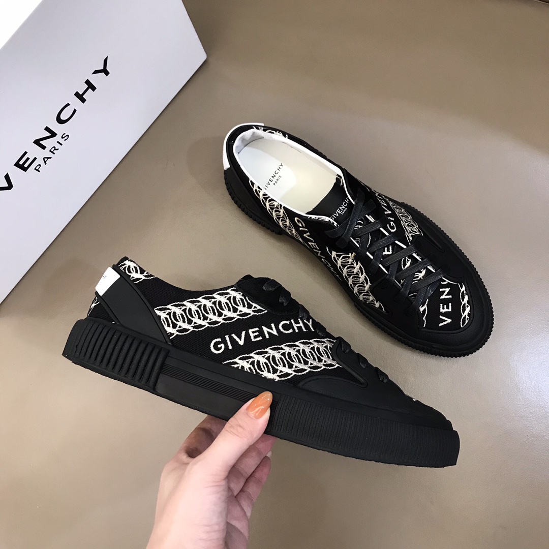 Givenchy Sneaker Rrban Street in Black with White