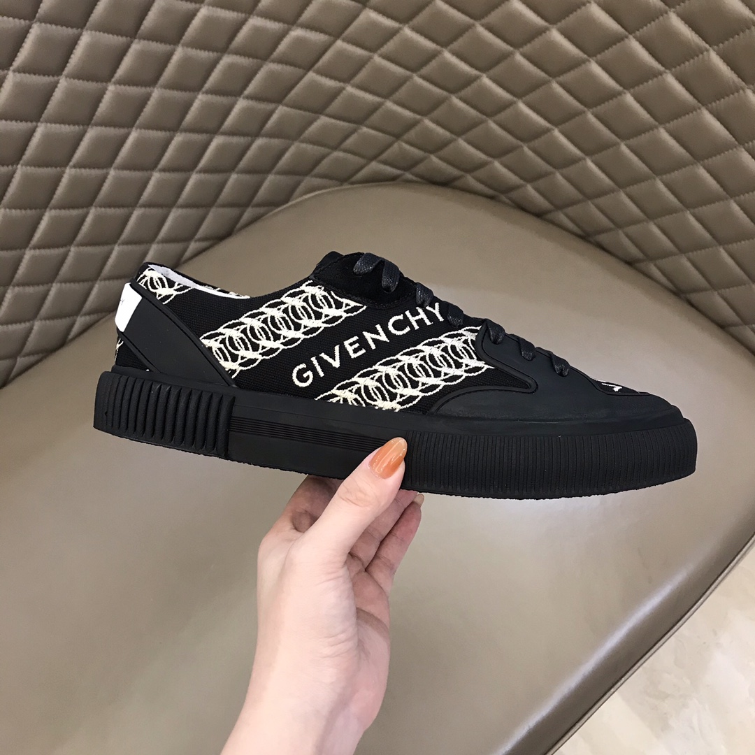 Givenchy Sneaker Rrban Street in Black with White