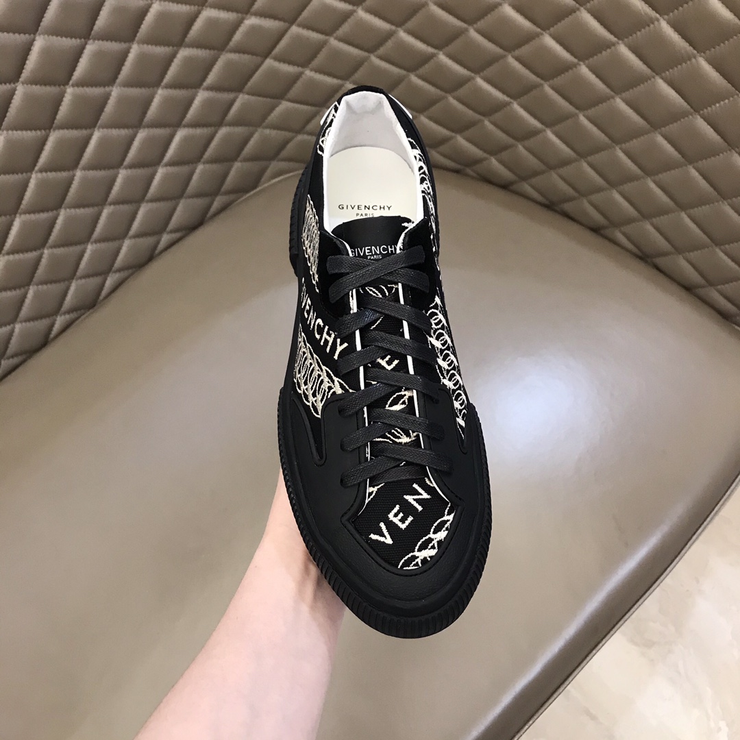 Givenchy Sneaker Rrban Street in Black with White