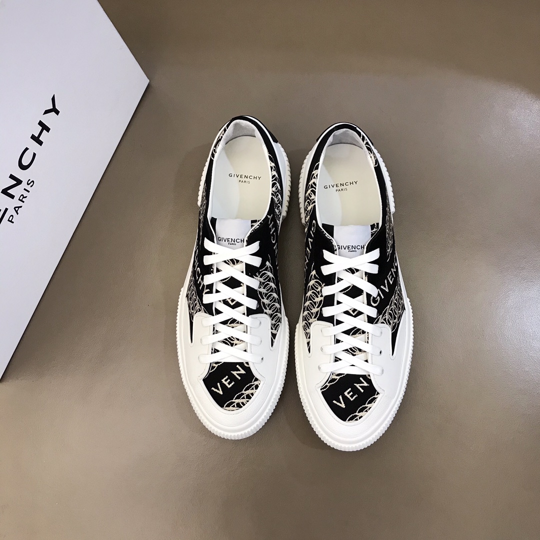 Givenchy Sneaker Rrban Street in Black and White