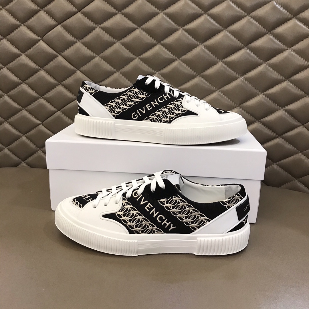 Givenchy Sneaker Rrban Street in Black and White