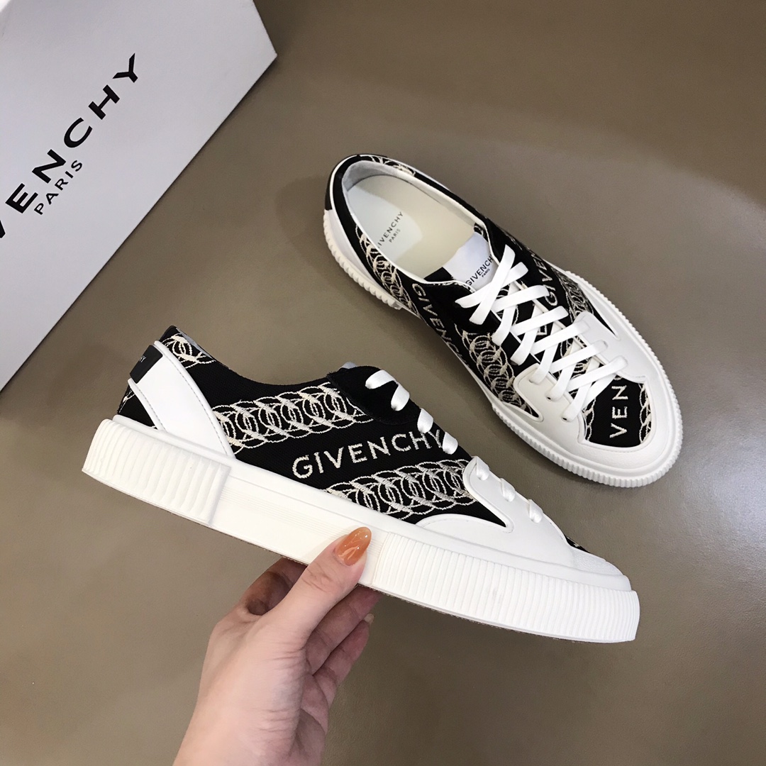 Givenchy Sneaker Rrban Street in Black and White