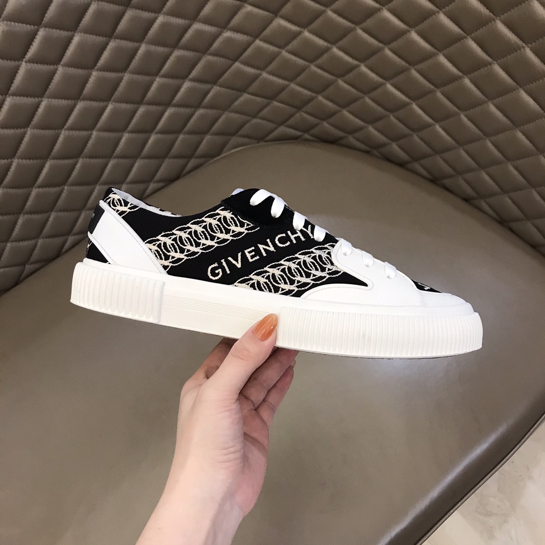 Givenchy Sneaker Rrban Street in Black and White