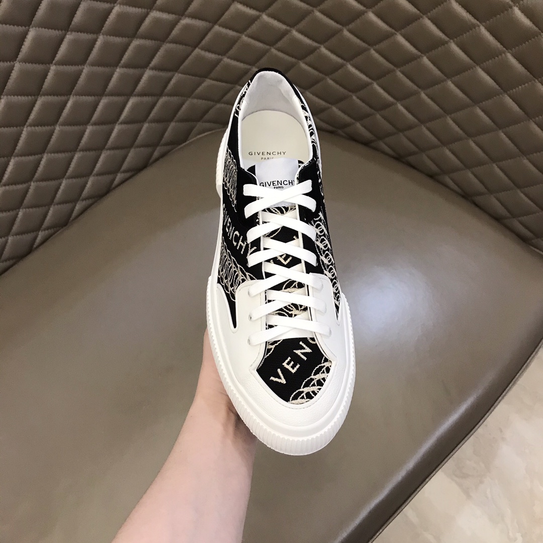 Givenchy Sneaker Rrban Street in Black and White