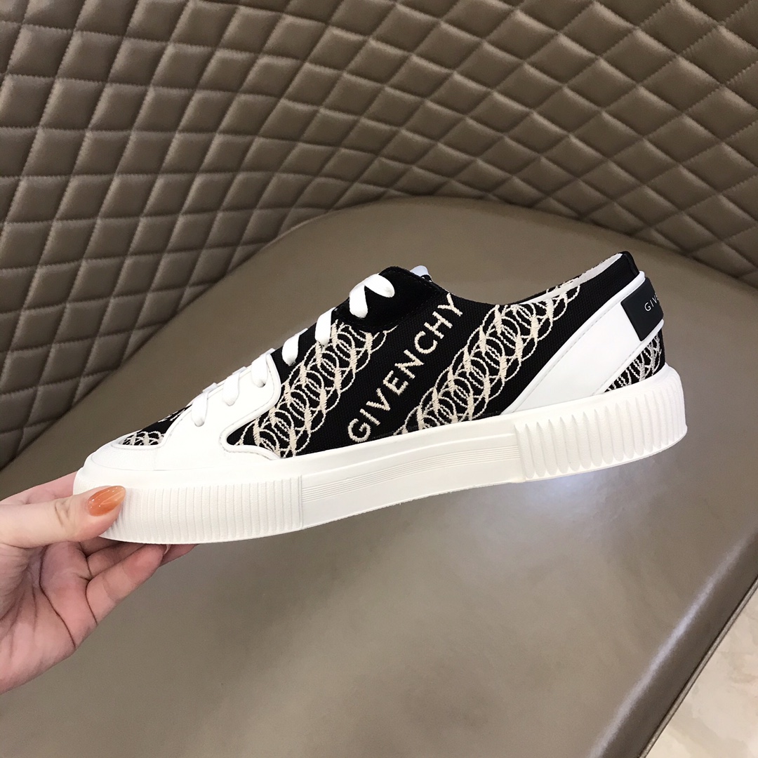 Givenchy Sneaker Rrban Street in Black and White