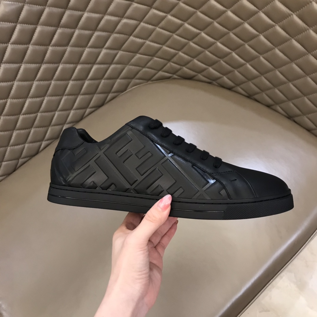 Fendi Sneaker leather low-tops in Black 