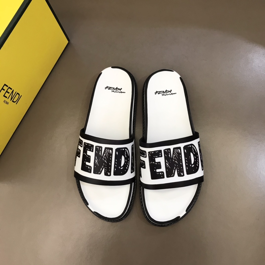 Fendi Slipper in White