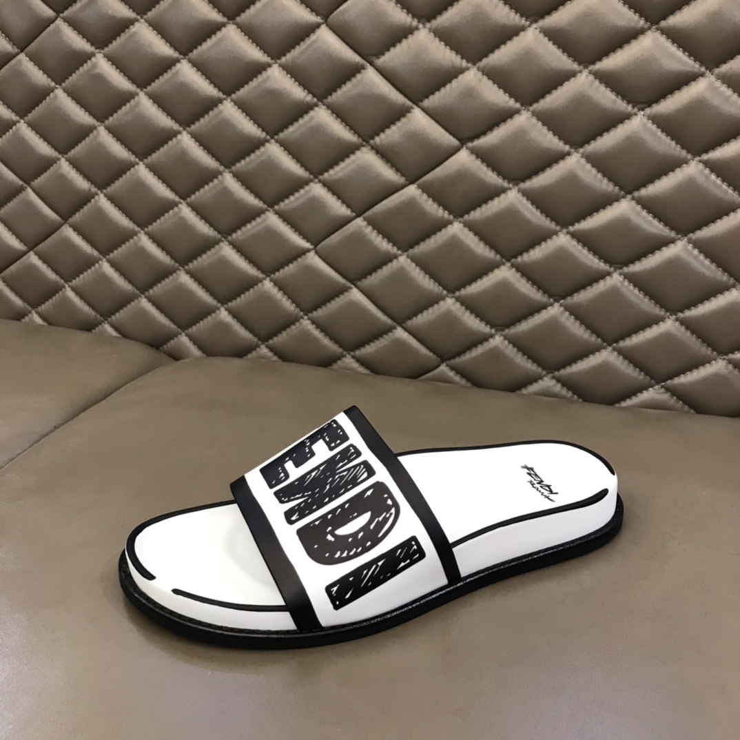 Fendi Slipper in White