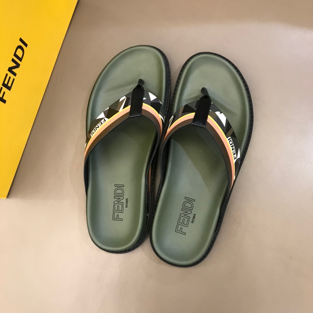 Fendi Slipper in Green