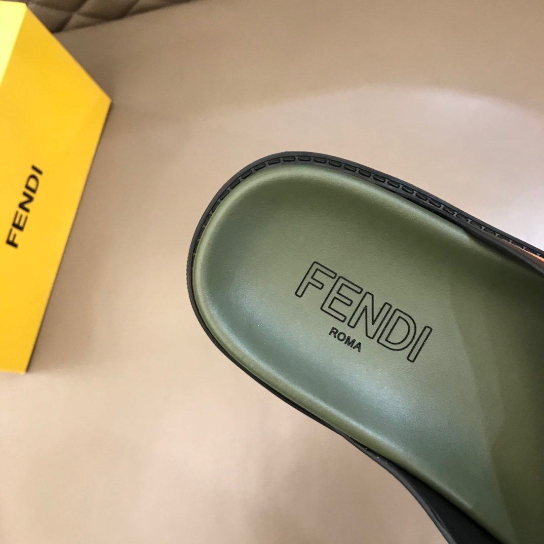 Fendi Slipper in Green