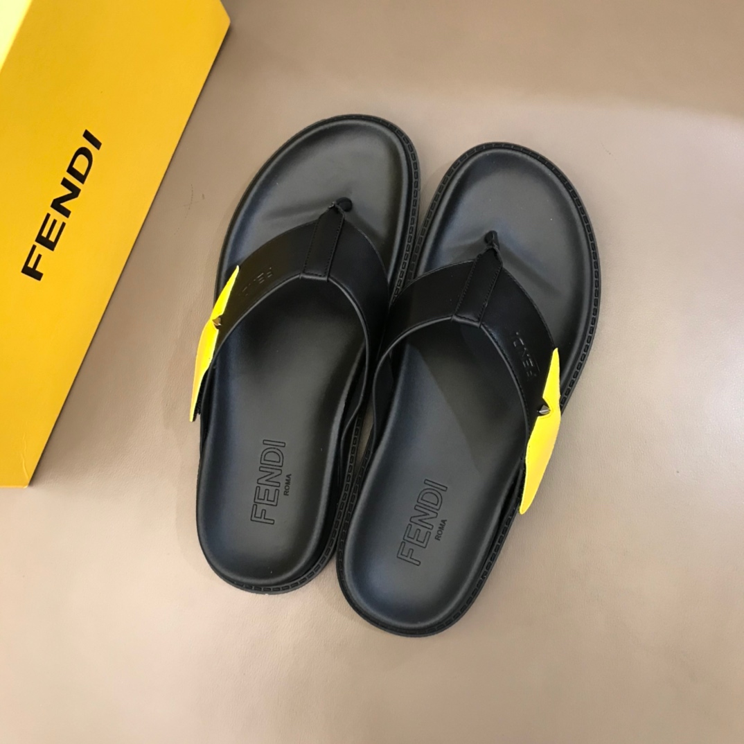 Fendi Slipper in Black