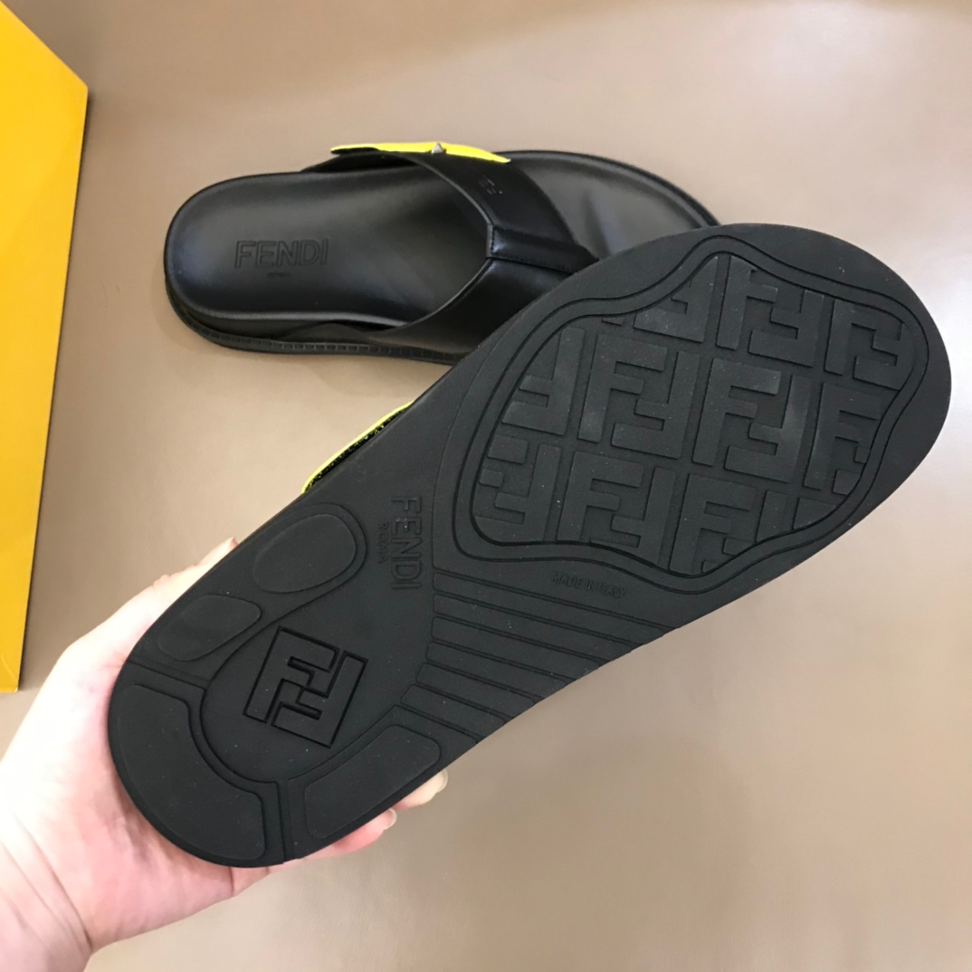 Fendi Slipper in Black