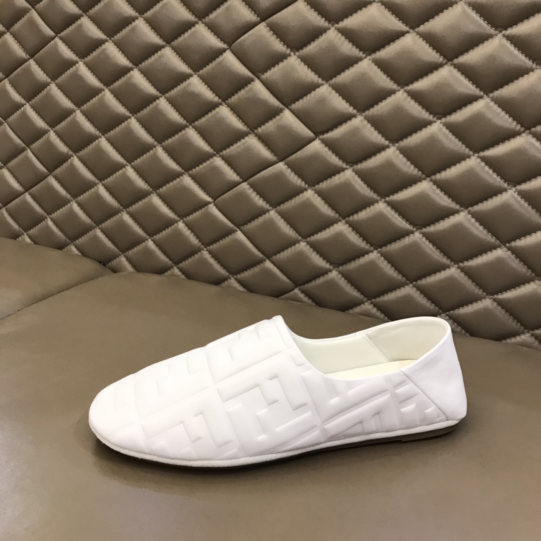 Fendi Dress Shoe leather loafers in White