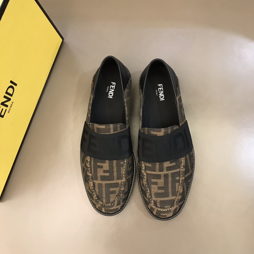 Fendi Dress Shoe leather loafers in Brown