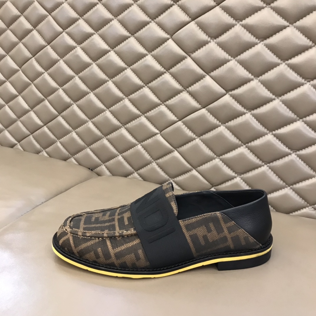 Fendi Dress Shoe leather loafers in Brown