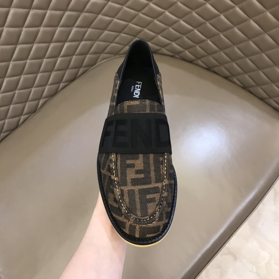 Fendi Dress Shoe leather loafers in Brown