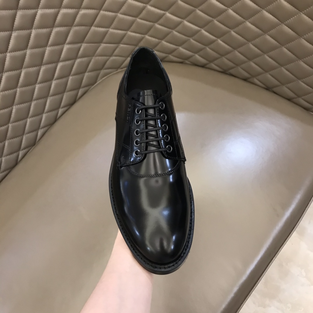 Fendi Dress Shoe leather loafers in Black