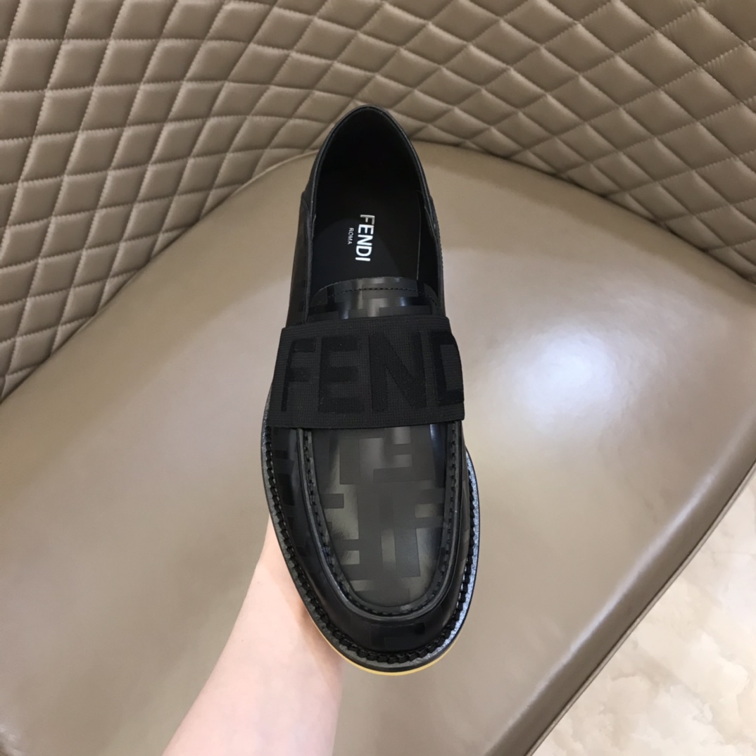 Fendi Dress Shoe leather loafers in Black